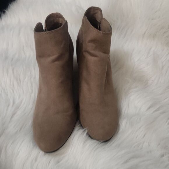 BCBG Paris Wyno Wedge Bootie Sz. 39 - Picture 5 of 9
